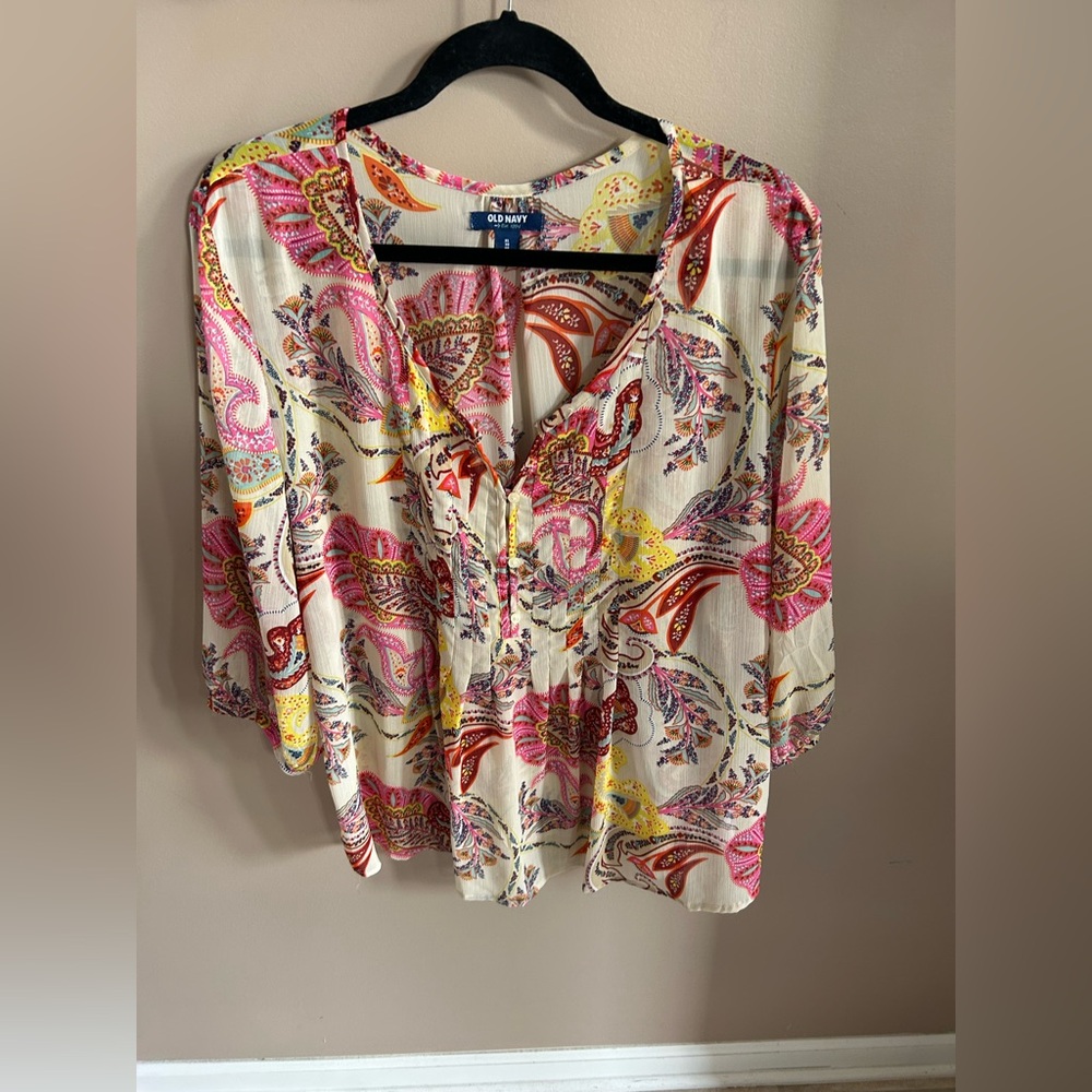 Old Navy Sheer Paisley Patterned Blouse XL, gently used and comfortable - Picture 2 of 4